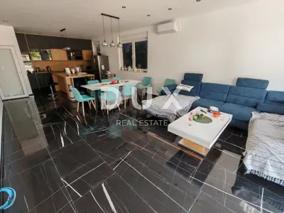 Doppelhaus 255,5 m², Nin - Pool und 310 m vom Meer