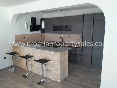 House 294 m², Otok Hvar - quiet location near the center - 11