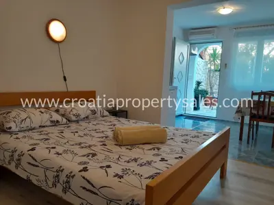 House 294 m², Otok Hvar - quiet location near the center - 8