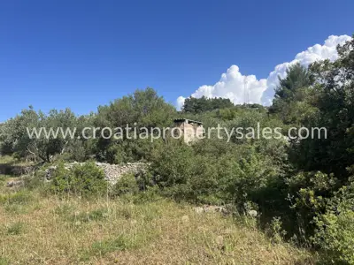 Land 7,300 m², island Hvar - proximity to the sea and privacy - 11