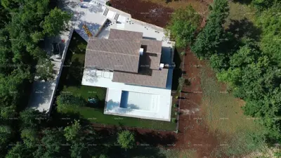 House 220 m², Lindar near Pazin, pool and sunbathing area - 7