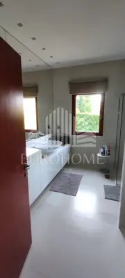 Villa 430 m², Pantovčak, Pool und Blick auf den Wald - 16