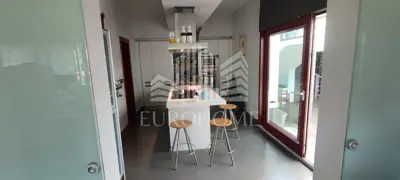 Villa 430 m², Pantovčak, Pool und Blick auf den Wald - 11