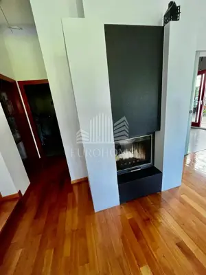 Villa 430 m², Pantovčak, Pool und Blick auf den Wald - 9