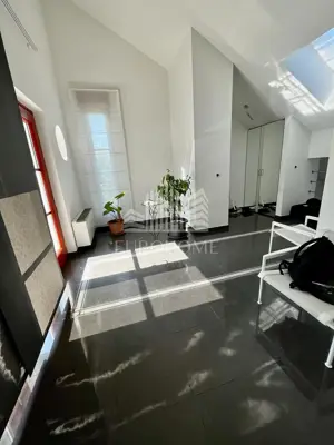 Villa 430 m², Pantovčak, Pool und Blick auf den Wald - 4