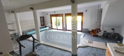 Villa 430 m², Pantovčak, Pool und Blick auf den Wald - 18