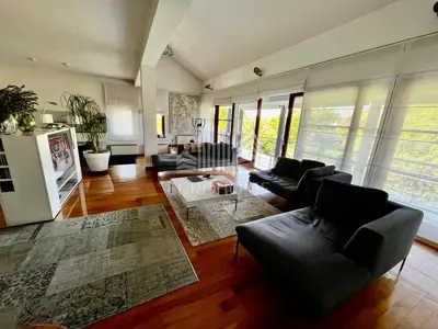 Villa 430 m², Pantovčak, Pool und Blick auf den Wald - 6
