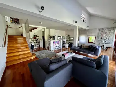 Villa 430 m², Pantovčak, Pool und Blick auf den Wald - 7
