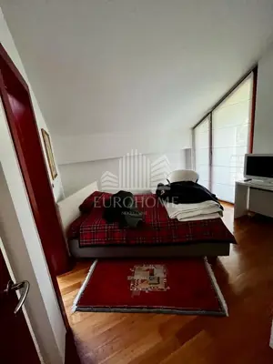 Villa 430 m², Pantovčak, Pool und Blick auf den Wald - 5