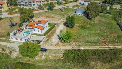 Villa 203 m², Novigrad - Pool und drei Parkplätze