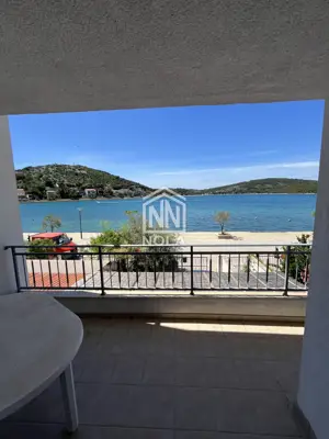 Stan 54 m², Tisno - prvi red do mora - 16