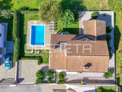 House 140 m², Tinjan - pool and summer kitchen - 16
