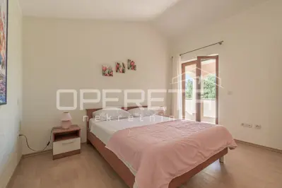 House 140 m², Tinjan - pool and summer kitchen - 15