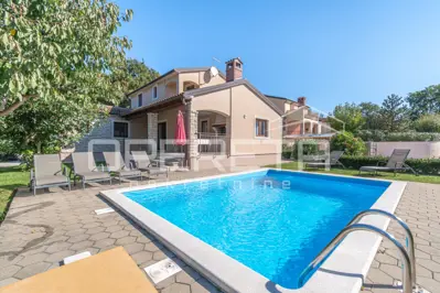 House 140 m², Tinjan - pool and summer kitchen - 19