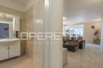 House 140 m², Tinjan - pool and summer kitchen - 7