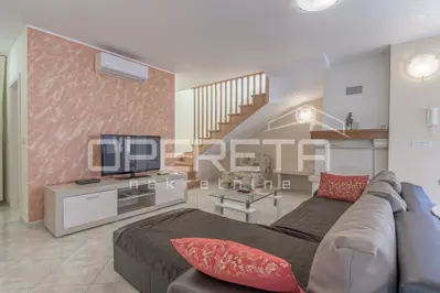 House 140 m², Tinjan - pool and summer kitchen - 6