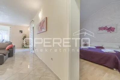 House 140 m², Tinjan - pool and summer kitchen - 8