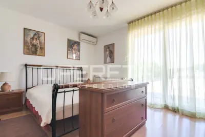 Stan 280 m², Blato - dvoetažni, 8 soba - 8