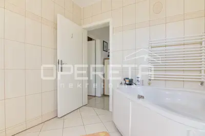 Stan 280 m², Blato - dvoetažni, 8 soba - 16