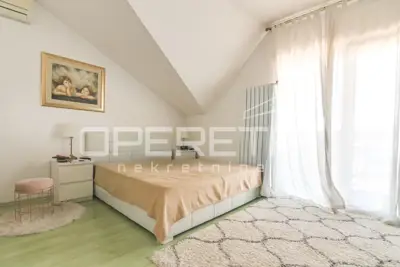 Stan 280 m², Blato - dvoetažni, 8 soba - 13