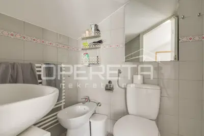 Stan 280 m², Blato - dvoetažni, 8 soba - 20