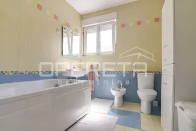 Stan 280 m², Blato - dvoetažni, 8 soba - 17