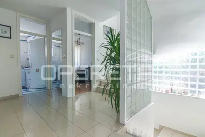 Stan 280 m², Blato - dvoetažni, 8 soba - 11