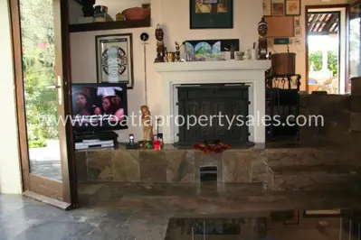 House 195 m², island Brač - first row to the sea and pool - 9