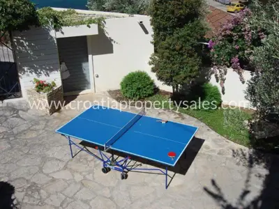 House 195 m², island Brač - first row to the sea and pool - 7