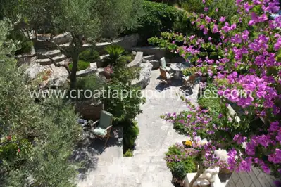 House 195 m², island Brač - first row to the sea and pool - 6