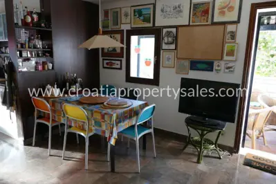 House 195 m², island Brač - first row to the sea and pool - 11