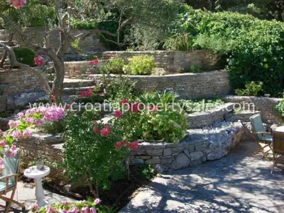House 195 m², island Brač - first row to the sea and pool - 4