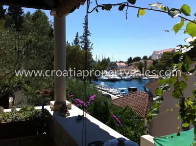 Haus 195 m², Insel Brač - erste Reihe zum Meer und Pool