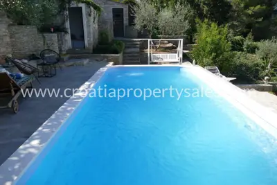 House 195 m², island Brač - first row to the sea and pool - 3