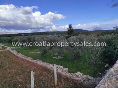 Poljoprivredno zemljište, Otok Hvar, mirna lokacija uz Stari grad