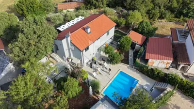 Krk, Malinska-okolica - luxuriöses Haus mit Pool in ruhiger Lage!