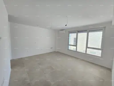 Wohnung 60 m², Pula Centar - 2 Schlafzimmer, neueres Gebäude