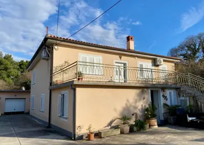 Samstojeća kuća s dva stana blizu mora - 2