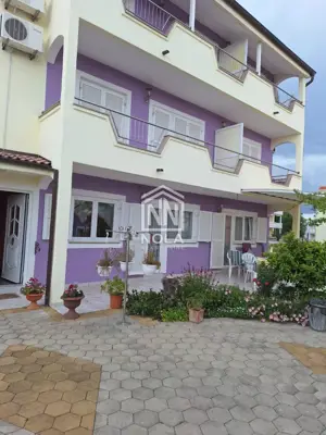 Kuća 337 m², Vodice - 7 apartmana i 7 parkirnih mjesta - 2