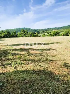 Landwirtschaftsland, Labin - an der asphaltierten Straße und Wasser am Grundstück - 2