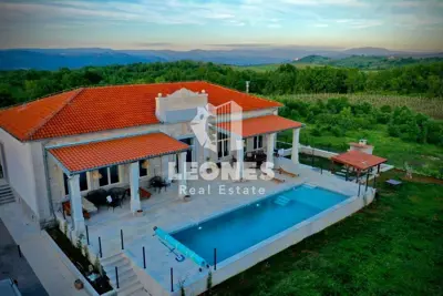 Vila 428 m², Vižinada - pogled na vinograde