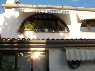 House with three apartments, Umag