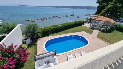 Zu verkaufen K. Štafilić ein Haus mit Pool neben dem Strand - 2