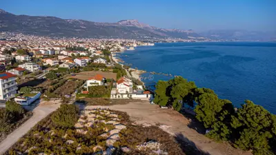 Zu verkaufen K. Štafilić ein Haus mit Pool neben dem Strand