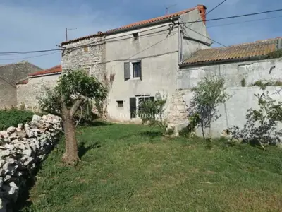 House 90 m², Valtura - landscaped yard and utility buildings - 3