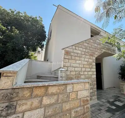 Kuća 97 m², Novalja - pogled na more i dvorište - 4