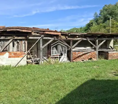 Kuća 130 m², Pleš - pogled na krajolik i parcela 4.636 m² - 11