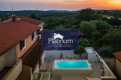 Umgebung von Pula, Haus mit 2 Wohnungen, Meerblick, Pool