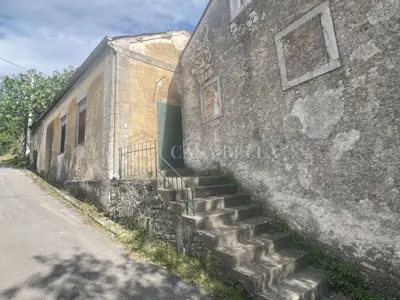 Grižane - starina za adaptaciju s pogledom na more
