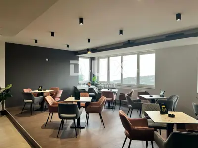 Poslovni prostor 110 m², Škurinje - terasa i pogled na more - 6